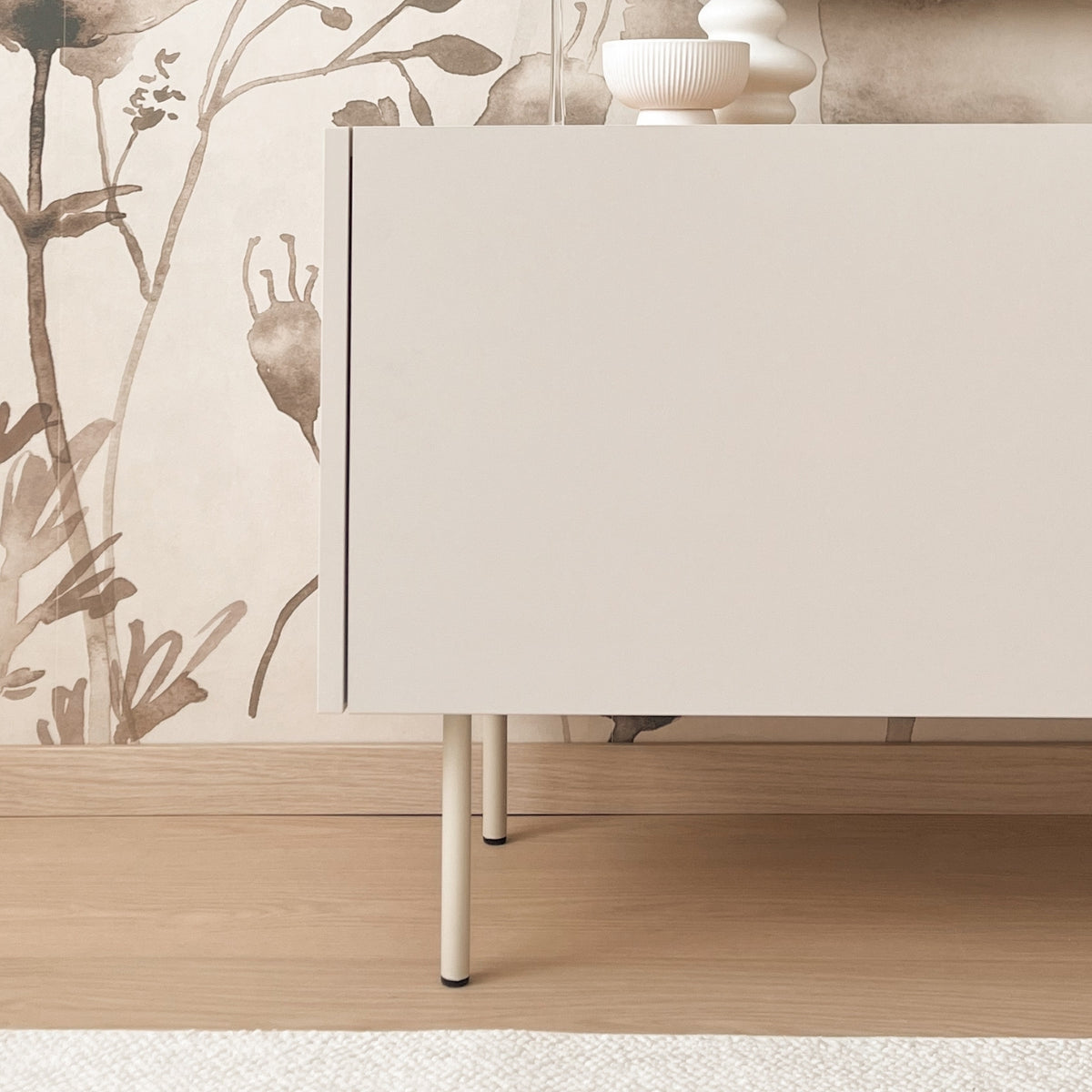 Wygodne sprzątanie dzięki wysokim nóżkom