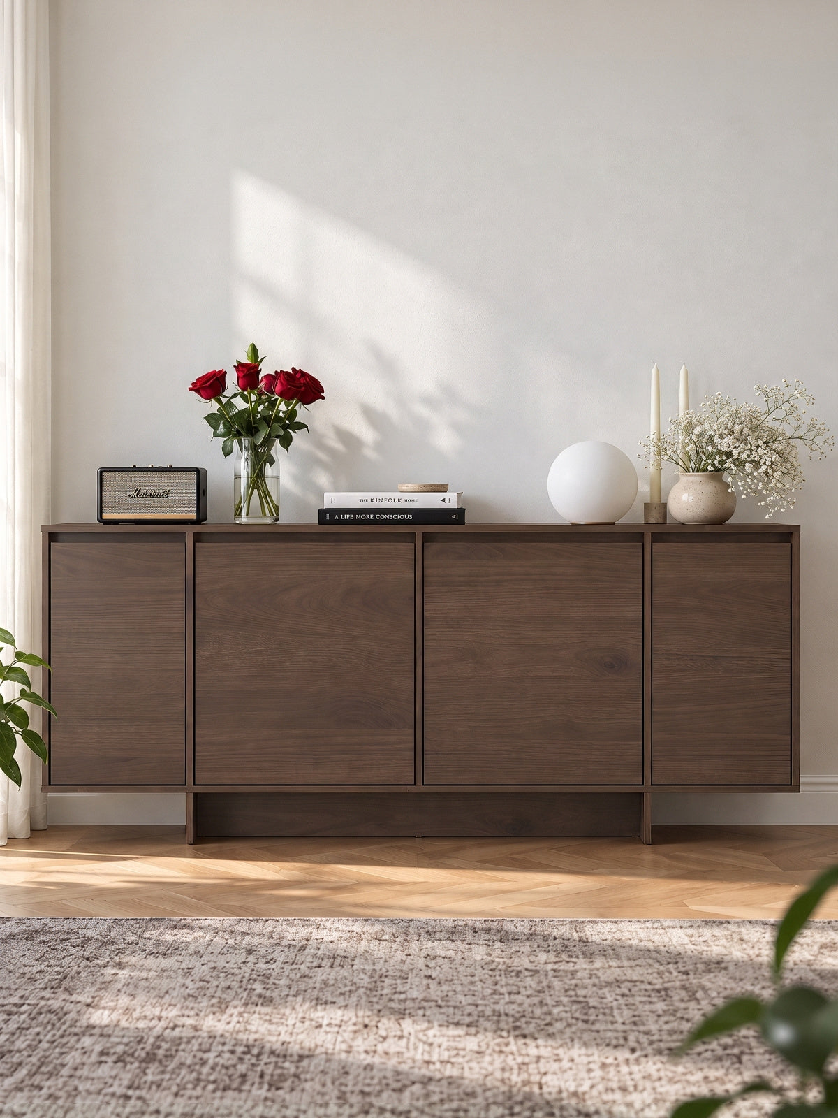 Zolia 180 cm négyajtós komód orzech elegant színben, elölről látható