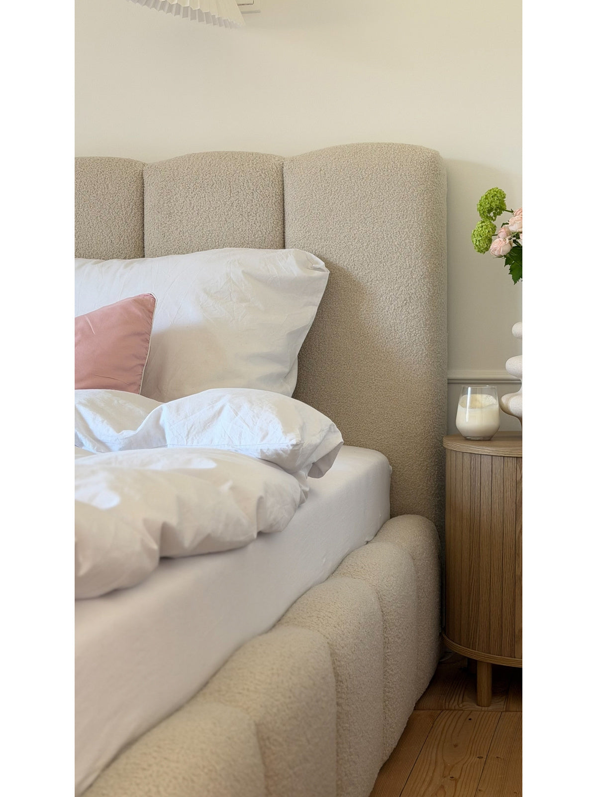 Aura 160x200 kárpitozott ágy beige boucle Quelle 03 anyaggal, tárolóval