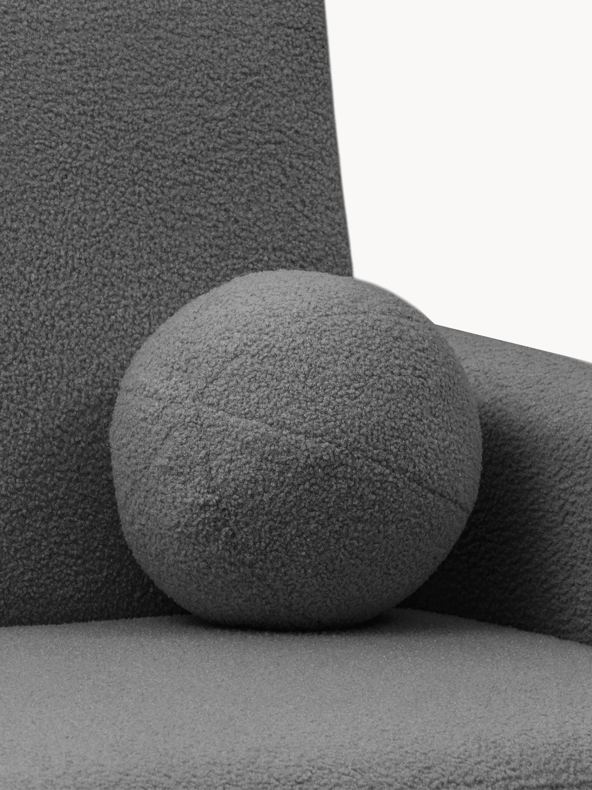 Sofa rozkładana Nido trzyosobowa szara boucle z okrągłą poduszką