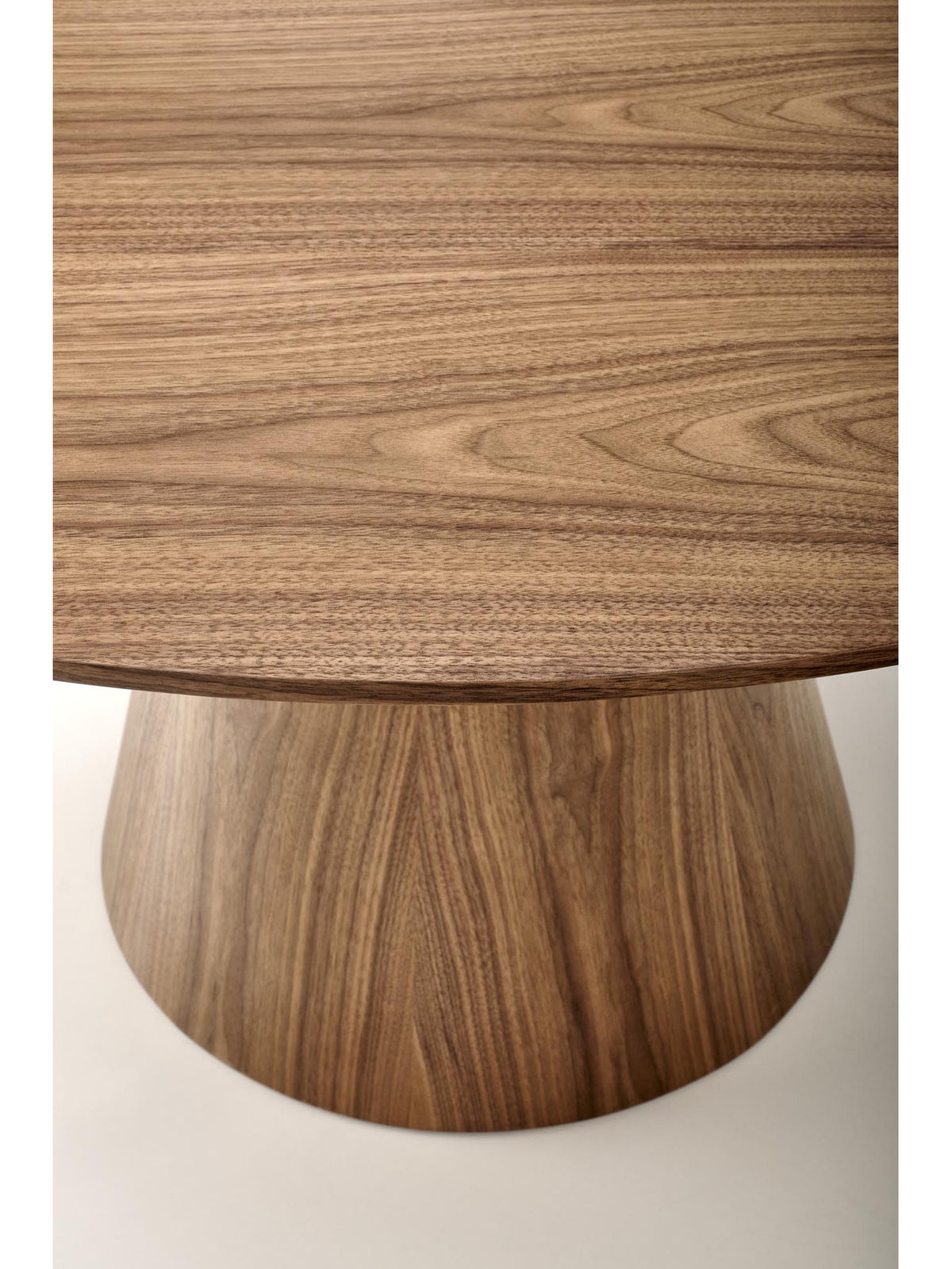 Doran 136 cm kör alakú asztal dió, MDF lap, modern Mid-Century stílus