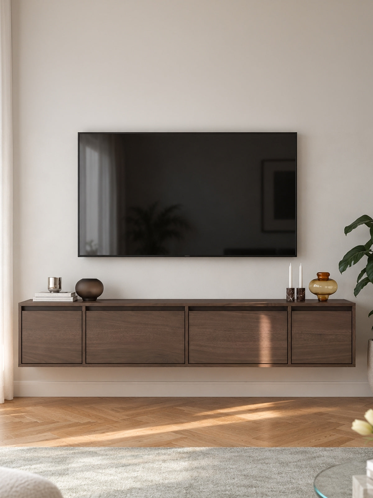 Zolia 180 cm-es falra szerelhető RTV szekrény négy ajtóval, orzech elegant színben