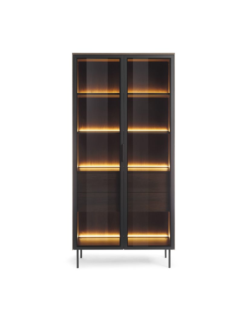 Magas Auri vitrinszekrény 91 cm LED világítással, dub dunin front és test, fekete fogantyúk és lábak
