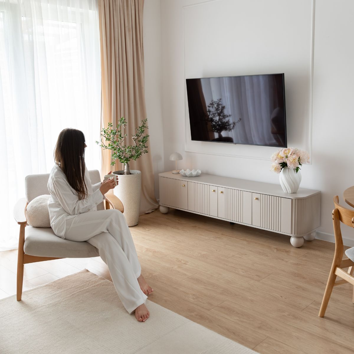 Jaka szafka pod telewizor 65 cali sprawdzi się najlepiej?