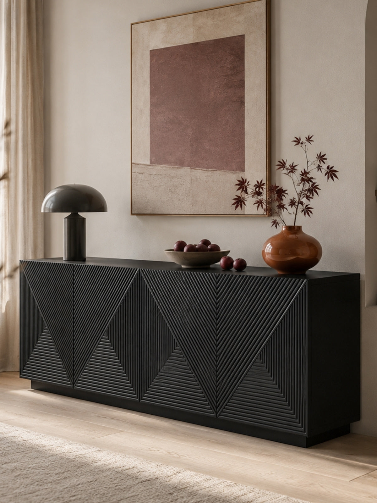 Komoda Asha 200 cm czterodrzwiowa czarny mat z ryflowanymi frontami na cokole