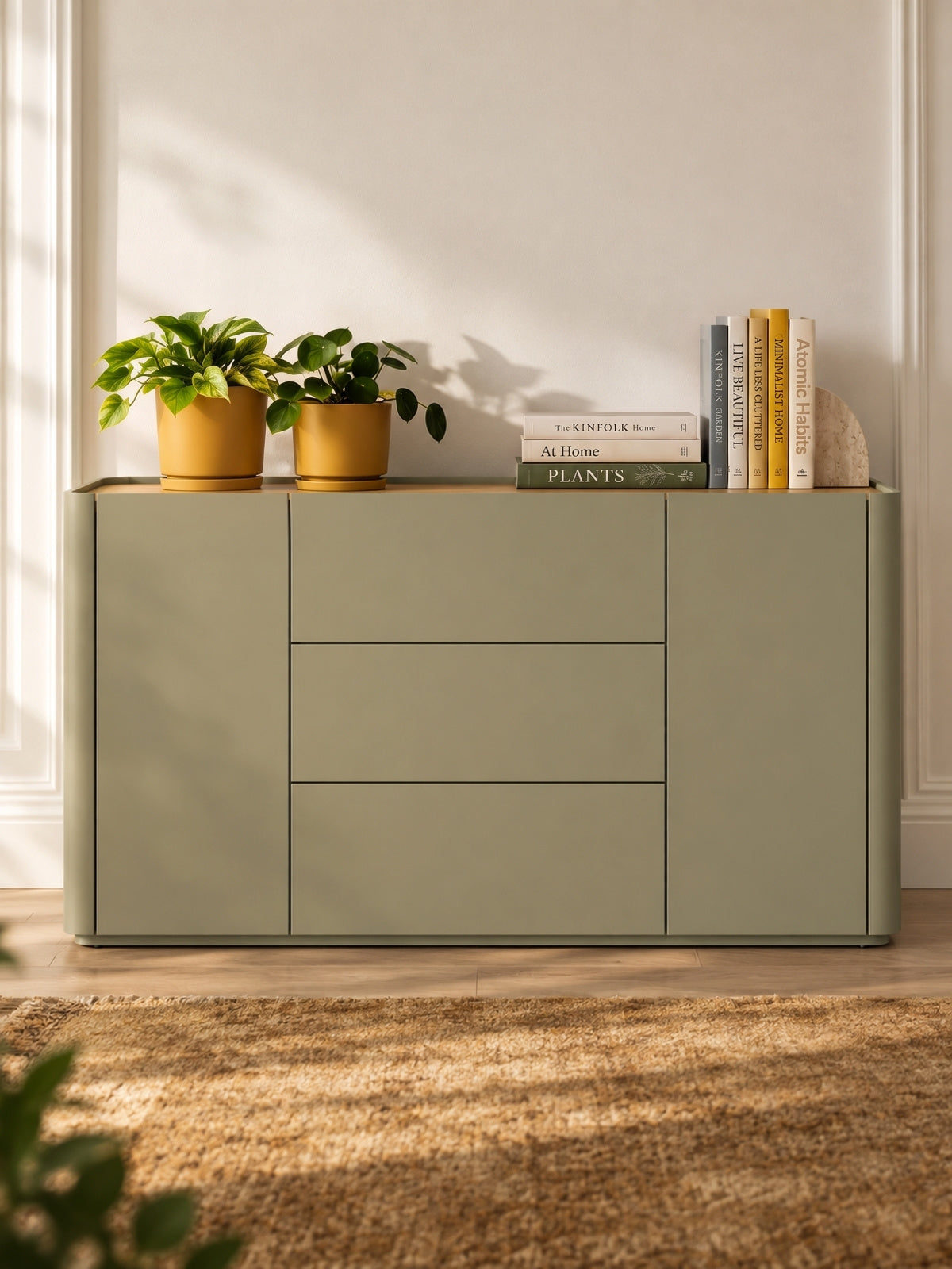 Elivo 150 cm-es komód fiókokkal eukaliptusz színben baltic dune tölgy lapra