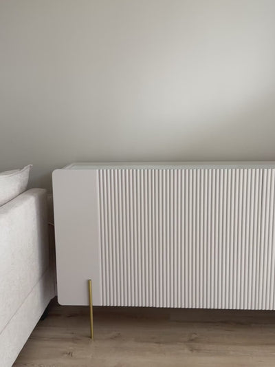 Komoda Malmi 150 cm trzydrzwiowa - kaszmir / złote nóżki