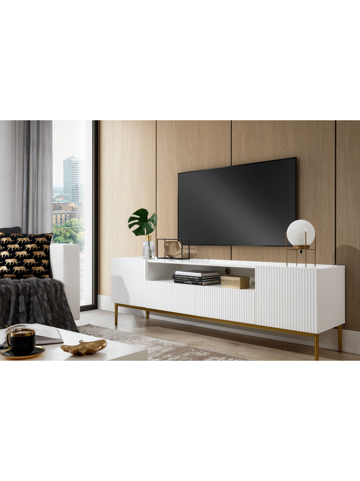 Nicole 200 cm fehér matt TV-szekrény bordázott fronttal, arany lábakkal, elölnézet