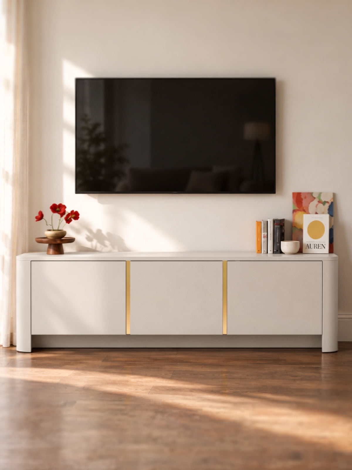 Sorrenti TV szekrény 168 cm kasmír színben, három ajtóval és arany fém profillal